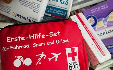 Bevor es in den Urlaub geht: Reiseapotheke checken.