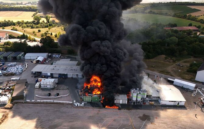 Großbrand in Kunststoffbetrieb