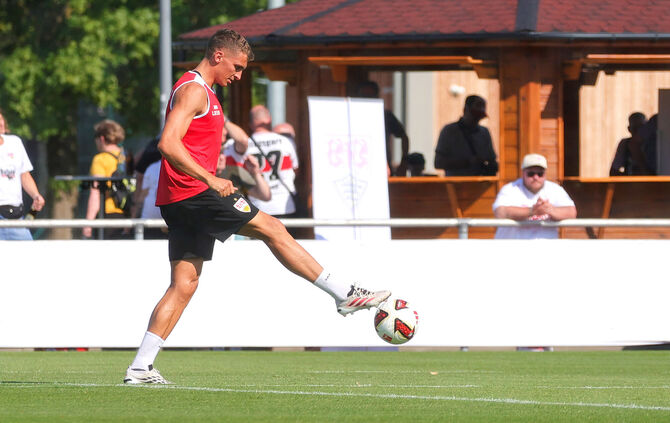 Grischa Prömel auf dem Trainingsgelände des ASV Grassau in Aktion.