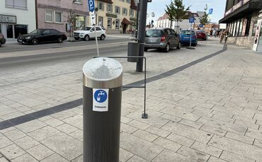 Der öffentliche Trinkbrunnen auf dem Holzmarktplatz an der Ringstraße. Ob er überflüssig ist oder es mehr davon geben sollte? Di