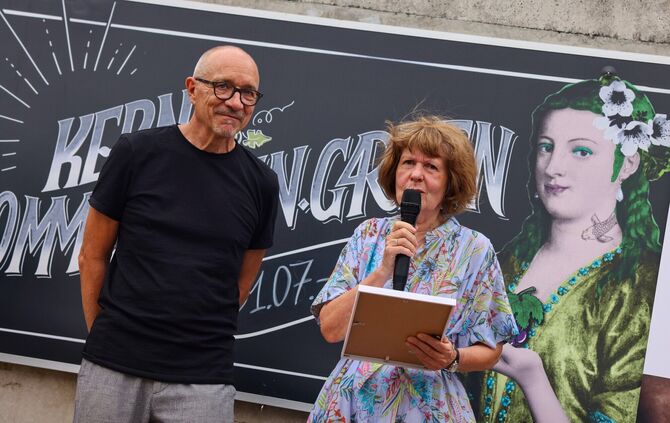 Frank Bossert, Vorsitzender der Bürgerstiftung mit Preisträgerin und Margarete Schorn.