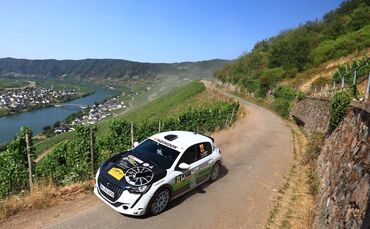 Top-Resultat: Auf den anspruchsvollen Weinbergprüfungen oberhalb der Mosel haben der Winnender Tom Kässer und seine Beifahrerin 