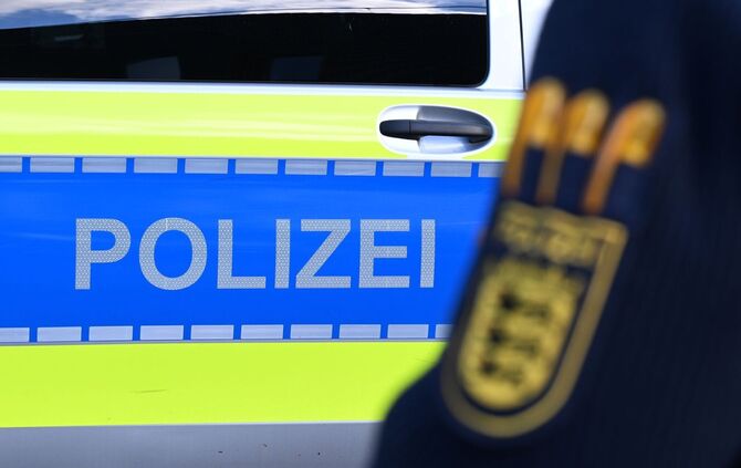 Die Polizei war nach einem tödlichen Verkehrsunfall im Einsatz. (Symbolbild)