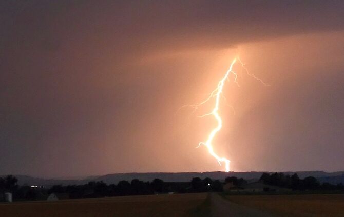 Ein Gewitter zieht auf. (Symbolbild)