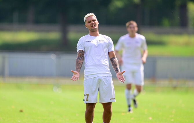 Leere Brust: Der FSV Waiblingen (im Bild Marvin Zimmermann) steht derzeit ohne Trikotsponsor da.