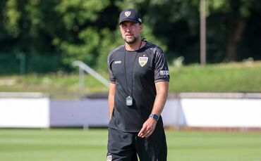 VfB-Coach Sebastian Hoeneß will zur neuen Saison eine schlagkräftige Mannschaft beisammen haben – mit Leweling und Pejcinovic?