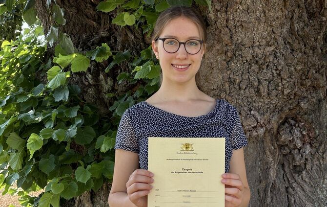 Das 899-Punkte-Zeugnis: Sophie Kolassa hat das beste Abitur in Baden-Württemberg abgelegt.