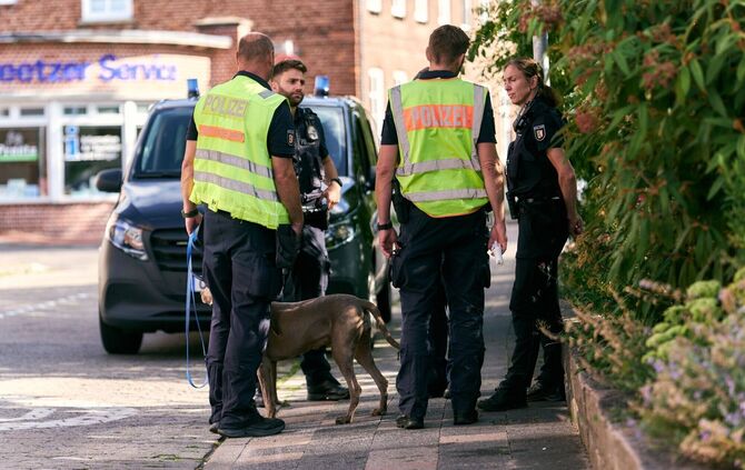 Zahlreiche Einsatzkräfte und auch Hunde waren an der Suche beteiligt.