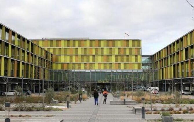 Das Rems-Murr-Klinikum in Winnenden: Viele Fenster gehen nach Süden und Westen, dorthin also, wo die Sommersonne brennt. Die Tem