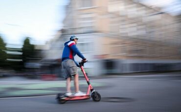 Fahrt mit E-Scooter