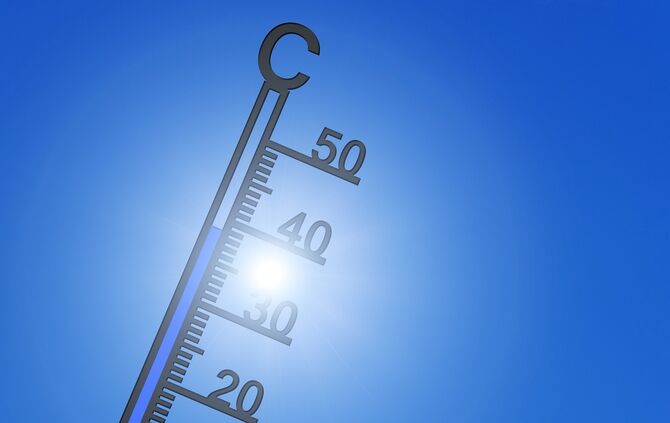 Für den Körper sind hohe Temperaturen im Sommer eine ernsthafte Belastung.