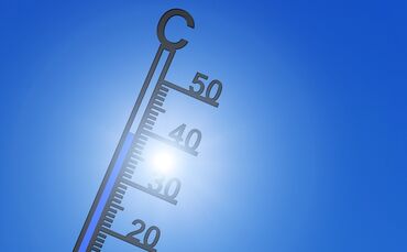 Für den Körper sind hohe Temperaturen im Sommer eine ernsthafte Belastung.
