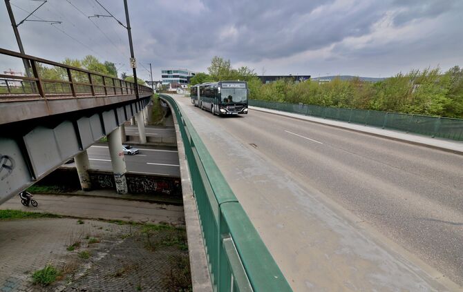 Am Montag, 10. August, wird die K1856-Brücke zwischen Rommelshausen und Waiblingen halbseitig gesperrt.