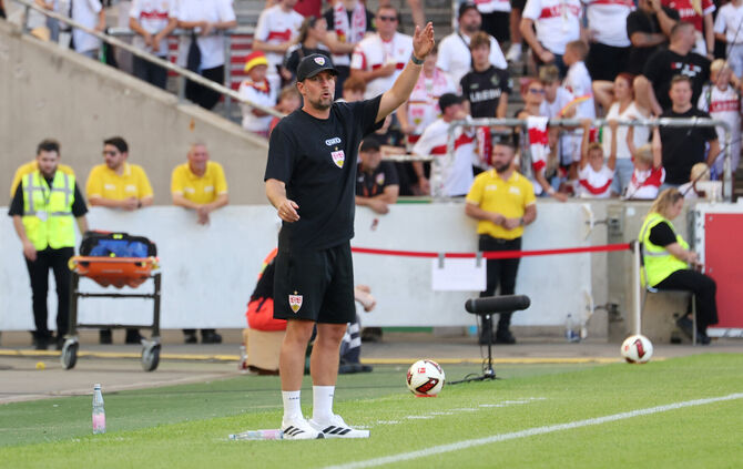 Sebastian Hoeneß sah beim Saison-Opening in der MHP-Arena einen 3:1-Sieg des VfB gegen Everton.