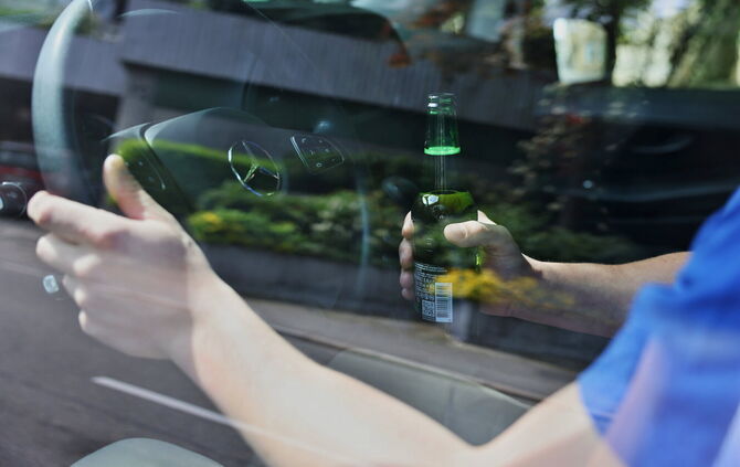 Die alkoholisierte Frau touchierte eine Mauer auf einem Supermarktparkplatz (Symbolfoto).