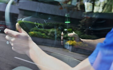 Die alkoholisierte Frau touchierte eine Mauer auf einem Supermarktparkplatz (Symbolfoto).