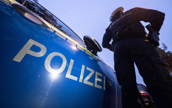 Das Auto musste abgeschleppt werden. (Symbolbild)
