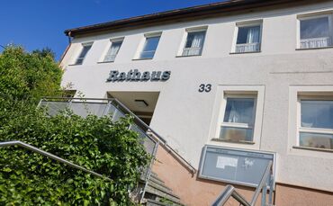 Das Gebäude der ehemaligen Verwaltungsstelle und Volksbankfiliale in Oberberken soll verkauft werden