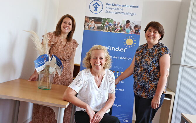 Carina Weiß und Melanie Arnold vom Kinderschutzbund kämpfen für die Lernbegleiter, Karola Gross, Geschäftsführerin aller Schornd