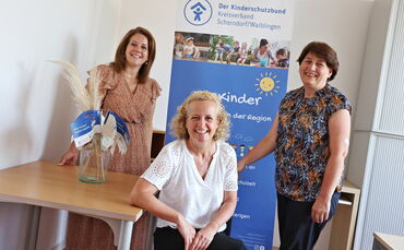 Carina Weiß und Melanie Arnold vom Kinderschutzbund kämpfen für die Lernbegleiter, Karola Gross, Geschäftsführerin aller Schornd
