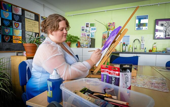 Die Kreativwerkstatt im Backnanger Haus Karla bietet Menschen, die nach langer Arbeitslosigkeit wieder den Anschluss suchen, ein