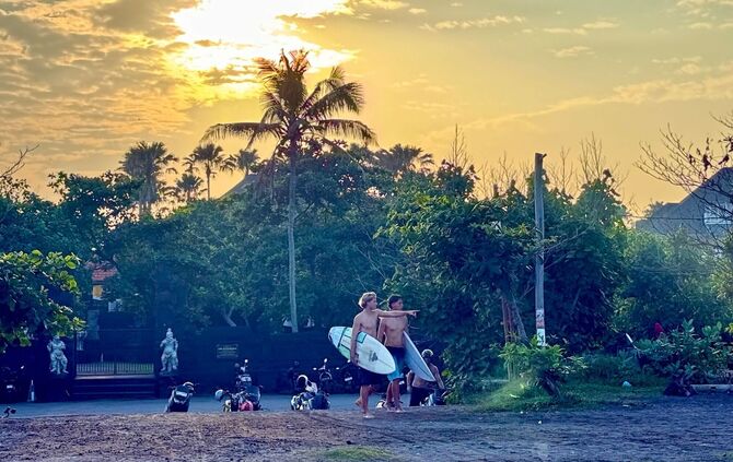 Surfen auf Bali