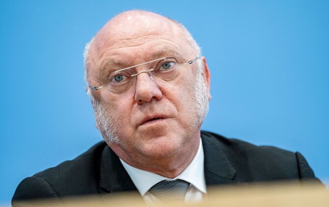 Ulrich Schneider