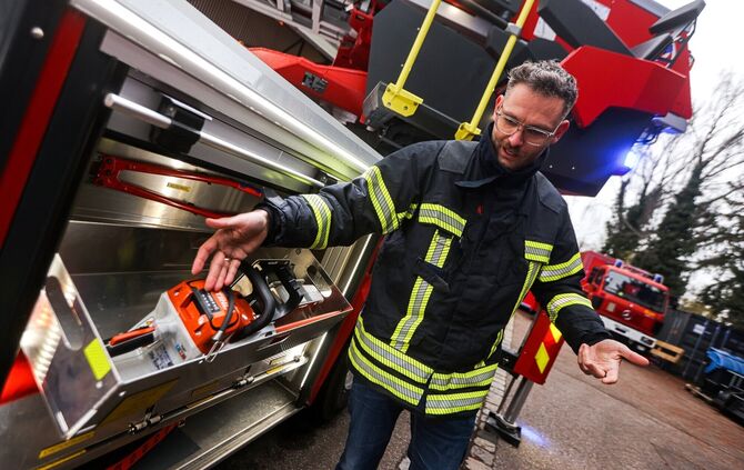 Eine gute Feuerwehr braucht auch moderne, gute Feuerwehrautos - die korrekt "Hilfeleistungslöschfahrzeug" oder "Gerätewagen" ode
