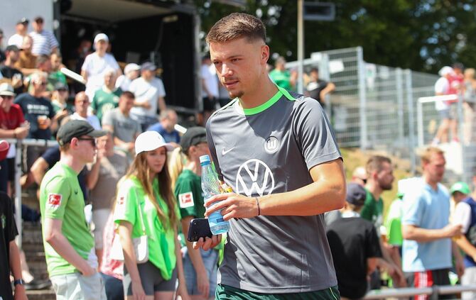 Für Dzenan Pejcinovic gibt der VfB Stuttgart rund 25 Millionen Euro aus – und muss nun Geld reinholen.
