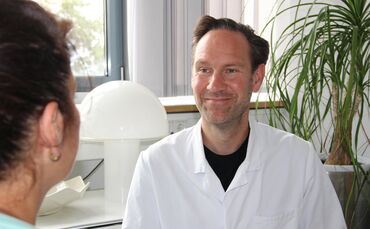 Professor Dr. med. Jörg Latus, Rober-Bosch-Krankenhaus, Chefarzt der Nephrologie, forscht seit vielen Jahren rund um das Hantavi