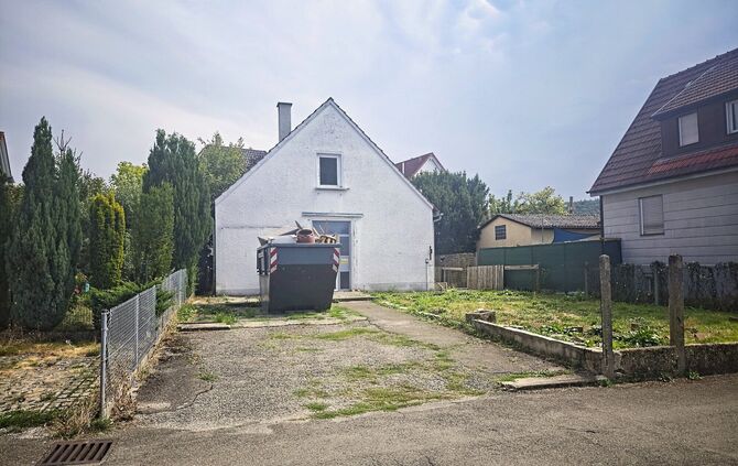 Die Gemeinde Urbach verkauft ein Haus.
