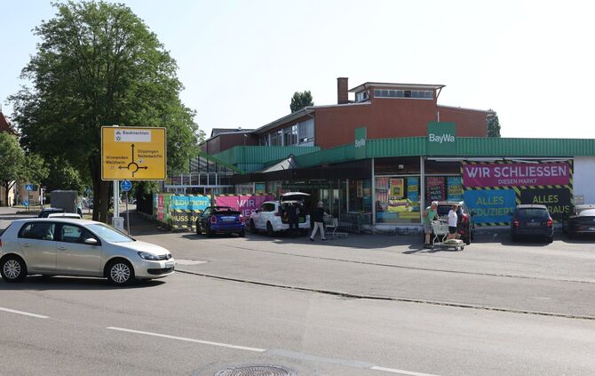 Baywa in Schorndorf schließt. Dass der Raumungsverkauf begonnen hat, ist von Weitem zu sehen.
