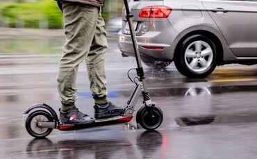 Ein Jugendlicher ist mit einem E-Scooter gestürzt und später im Krankenhaus gestorben. (Symbolbild)