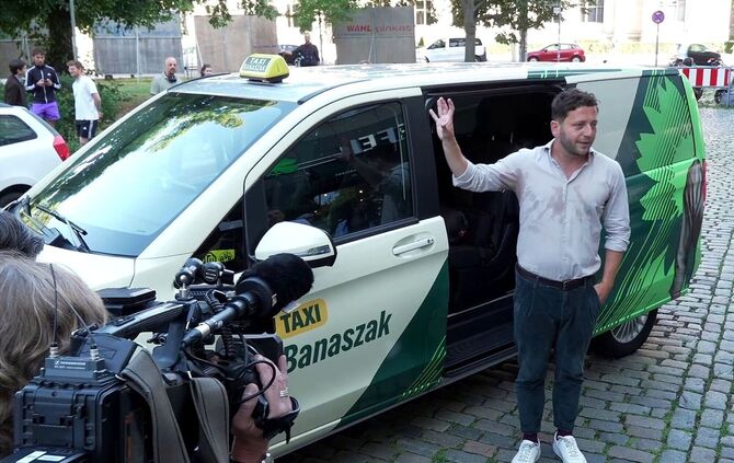 Wahlkampf: Grünen-Chef wird zum Taxifahrer