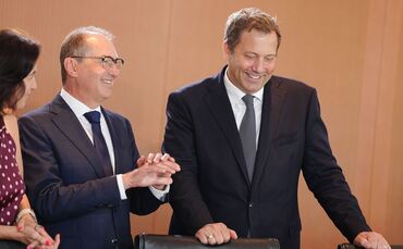 Klingbeil leitete als Vizekanzler das Kabinett - und setzte gleich mehrere seiner Gesetze auf die Tagesordnung.