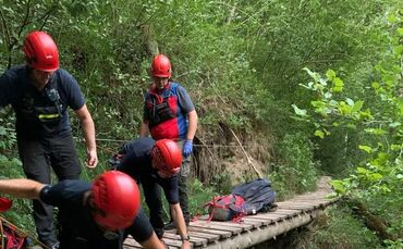 Die Helfer der Bergwacht retteten die gestürzte Touristin.