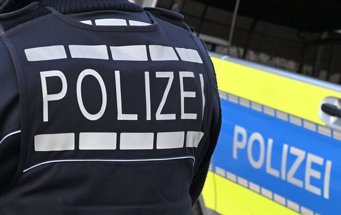 Die Beamten stellten unter anderem vier 3D-Drucker sicher. (Symbolbild)