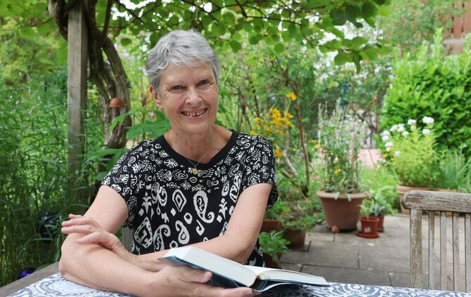 Dietlinde Kern - die Frau der sanften Töne ist im Herzen eine Kämpferin für Frauenrechte. Und das an der Basis der katholischen