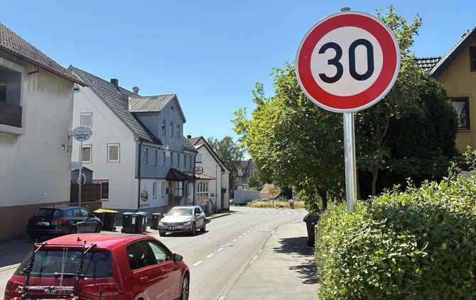 Auf diesem Abschnitt der Gchwender Straße gilt jetzt Tempo 30.