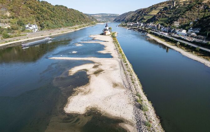Extremes Niedrigwasser auf dem Rhein