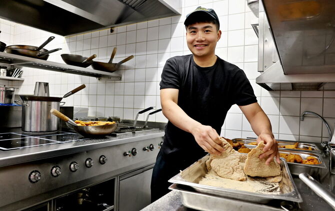 Er will Koch werden: Dafür absolviert Hai Phong Tran Thanh Dat aus Vietnam eine Ausbildung im "Kesselhaus" in Schorndorf.