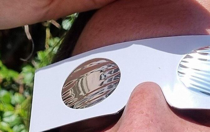 Nie ohne dieses besondere Accessoire in die Sonne gucken – auch nicht bei der Sonnenfinsternis!