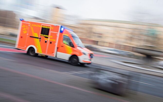 Der Mann ist im Krankenhaus. (Symbolbild)