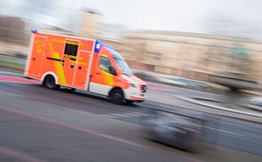 Der Mann ist im Krankenhaus. (Symbolbild)
