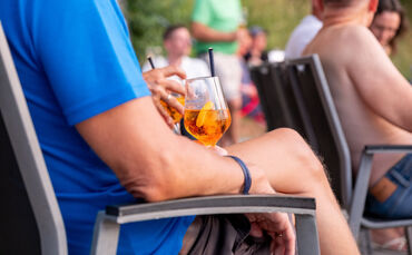 Kühle Drinks gibt es im Ziegeleiseebad bei Kultur am See. Oder bei den „Melodic Summer Vibes“. (Archivfoto)