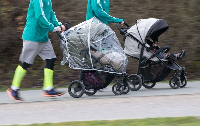 Jogger mit Kinderwagen