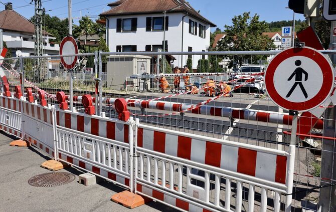 Der Bahnübergang Brückenstraße wurde wieder repariert.
