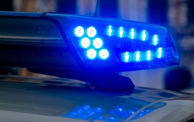 Zeugen hatten die Polizei alarmiert. (Symbolbild)