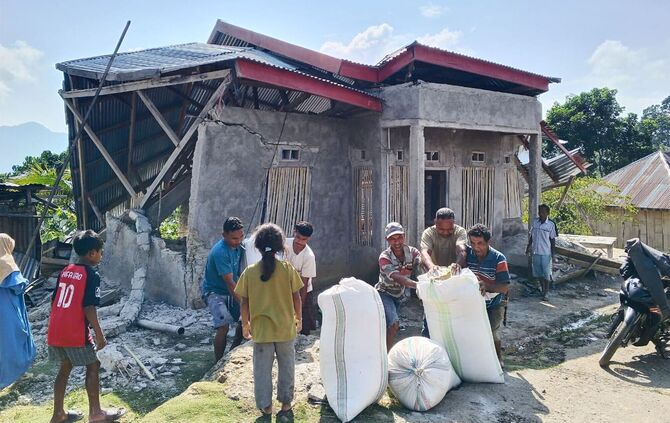 Erdbeben vor der Küste Indonesiens