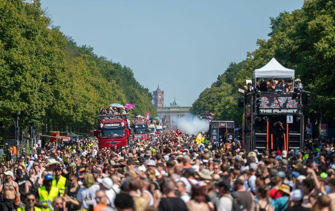 Demonstration "Rave The Planet Parade 2026"